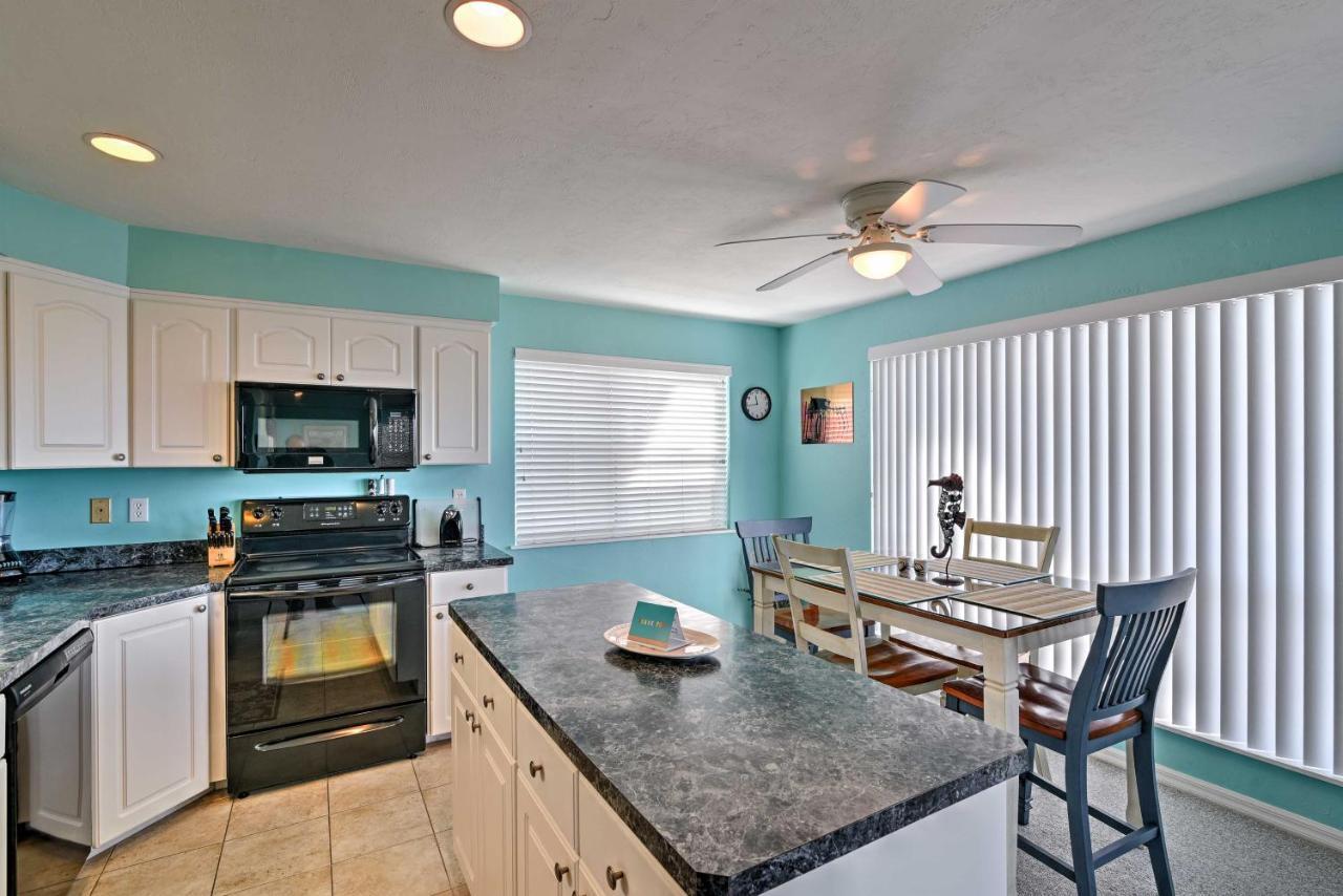 Beachfront Cedar Key Condo With Pool, Spa And Views! Exterior photo