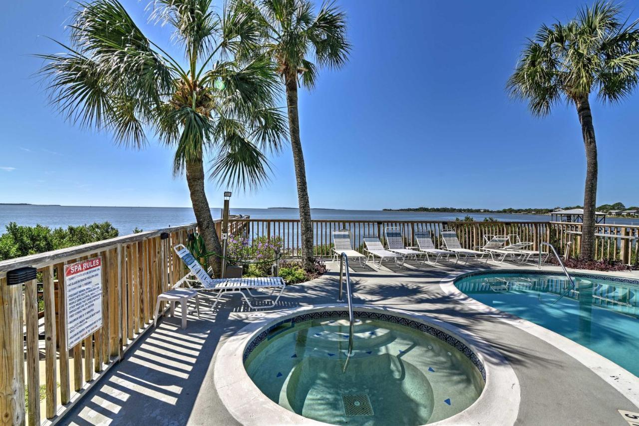 Beachfront Cedar Key Condo With Pool, Spa And Views! Exterior photo
